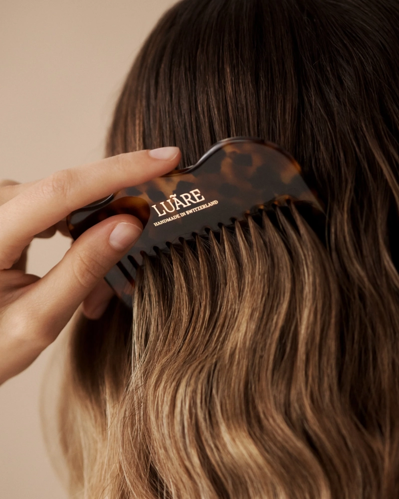 Luare-Coastal-Comb-Golden-Hour-grzebien-do-wlosow-szwajcaria_1.jpg.webp