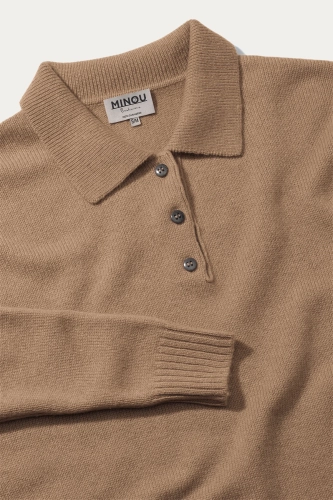 MINOU_kaszmirowe_polo_camel_2.webp